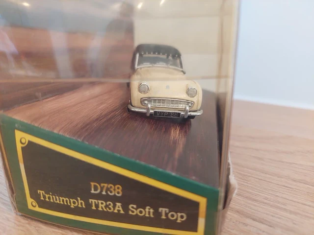 1 modelwagen corgi classic models triumph tr3a soft top - afbeelding 3 van  4