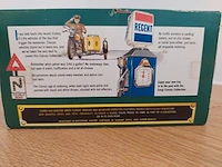 1 modelwagen corgi classic models triumph tr3a soft top - afbeelding 4 van  4