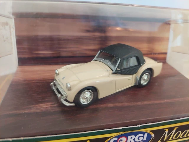 1 modelwagen corgi classic models triumph - afbeelding 2 van  4