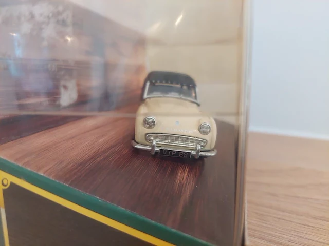 1 modelwagen corgi classic models triumph - afbeelding 3 van  4