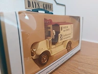 1 modelwagen days gone vintage models renault van davo n°7 - afbeelding 2 van  4