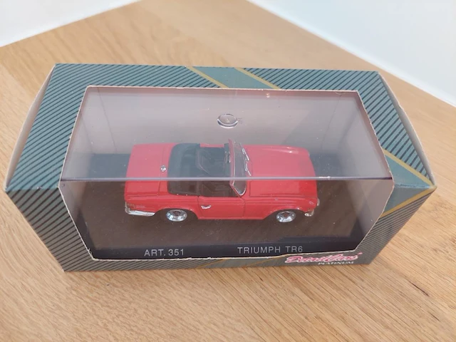 1 modelwagen detailcars platinum triumph tr6 - afbeelding 2 van  4