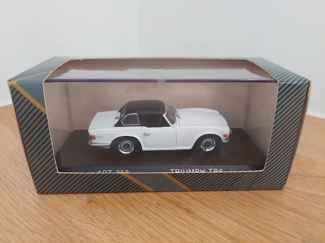 1 modelwagen detailcars platinum triumph tr6 - afbeelding 1 van  4