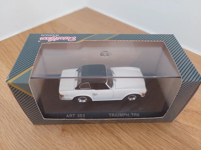1 modelwagen detailcars platinum triumph tr6 - afbeelding 2 van  4