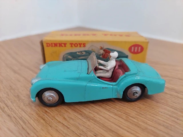 1 modelwagen dinky toys triumph tr2 sports - afbeelding 2 van  5