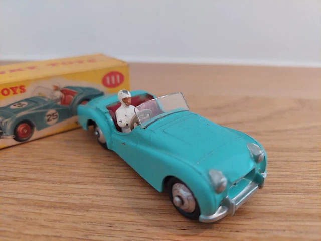 1 modelwagen dinky toys triumph tr2 sports - afbeelding 3 van  5