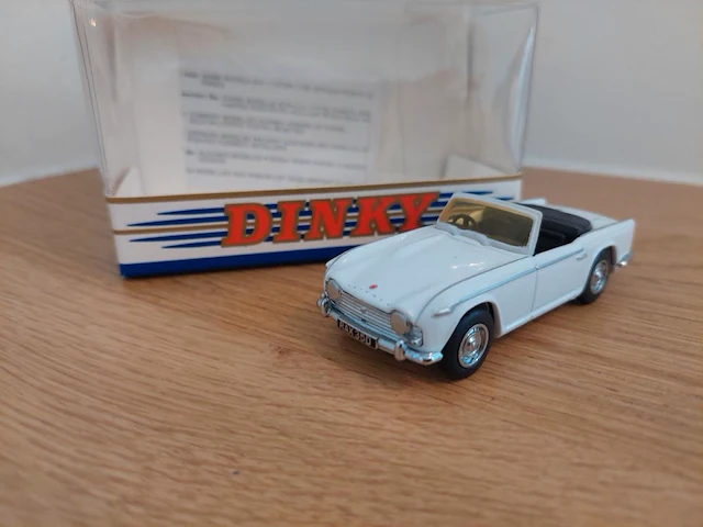 1 modelwagen dinky toys triumph tr4a irs, 1965 - afbeelding 2 van  7