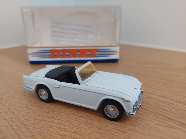 1 modelwagen dinky toys triumph tr4a irs, 1965 - afbeelding 3 van  7
