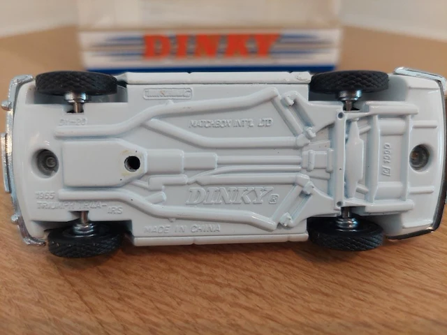 1 modelwagen dinky toys triumph tr4a irs, 1965 - afbeelding 4 van  7