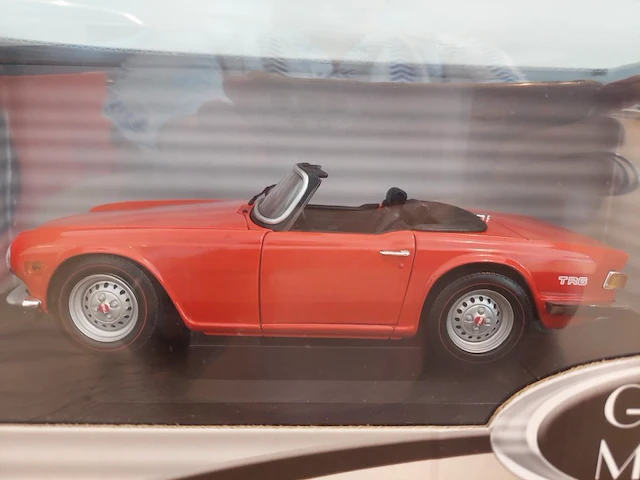 1 modelwagen grandes marques triumph tr6, 1974 - afbeelding 2 van  6