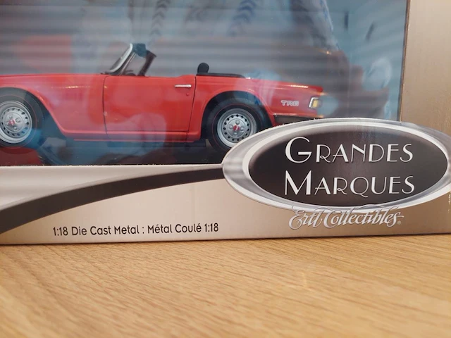 1 modelwagen grandes marques triumph tr6, 1974 - afbeelding 3 van  6