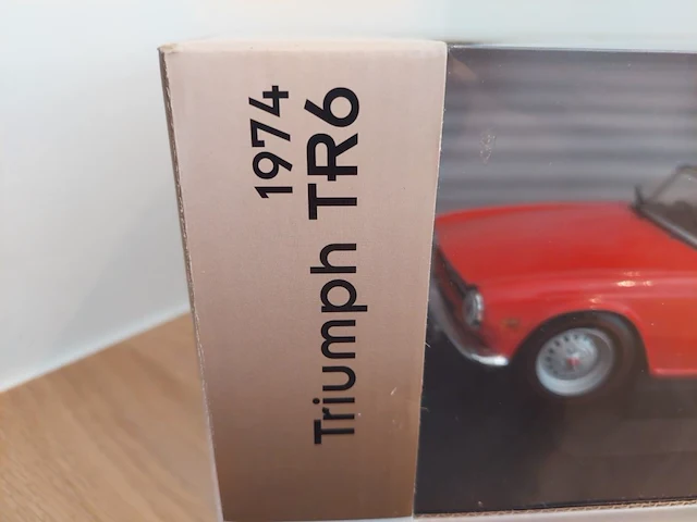 1 modelwagen grandes marques triumph tr6, 1974 - afbeelding 4 van  6