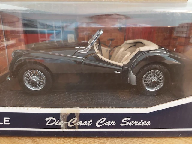 1 modelwagen kyosho triumph - afbeelding 2 van  4