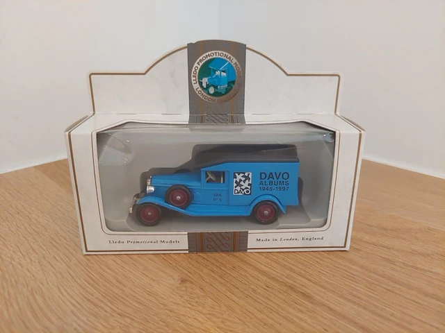 1 modelwagen lledo promotional models renault van davo n°5 - afbeelding 1 van  3