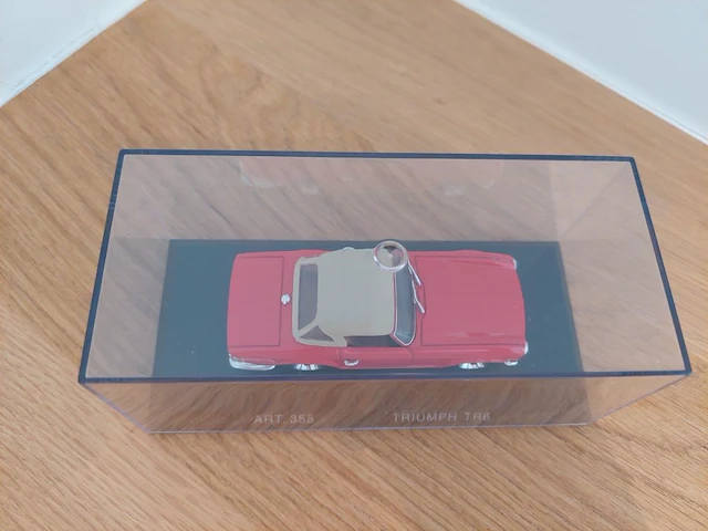 1 modelwagen triumph tr6 - afbeelding 2 van  4