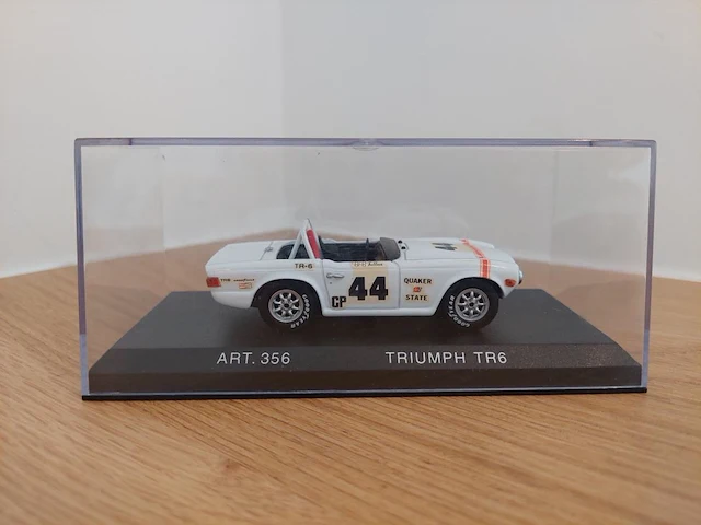1 modelwagen triumph tr6 - afbeelding 1 van  3