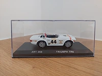 1 modelwagen triumph tr6 - afbeelding 1 van  3