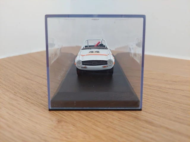 1 modelwagen triumph tr6 - afbeelding 3 van  3