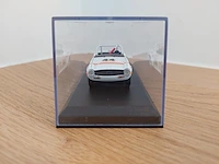 1 modelwagen triumph tr6 - afbeelding 3 van  3