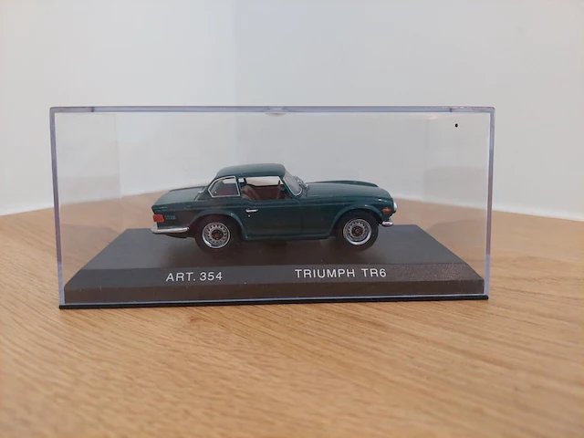 1 modelwagen triumph tr6 - afbeelding 1 van  4