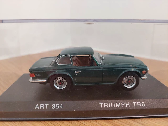 1 modelwagen triumph tr6 - afbeelding 2 van  4
