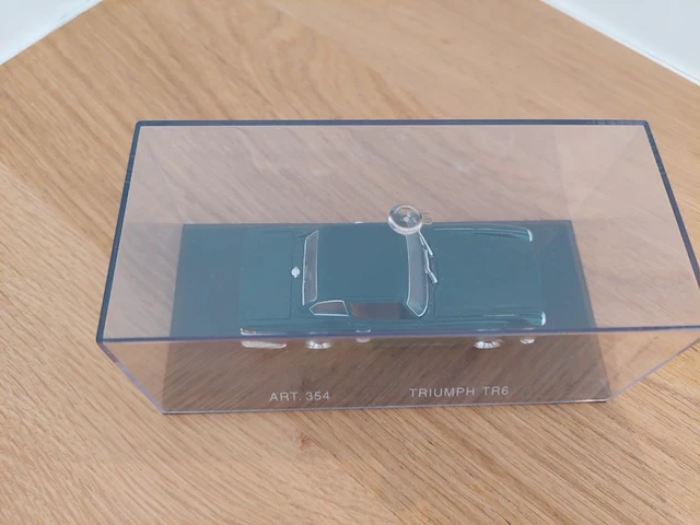1 modelwagen triumph tr6 - afbeelding 3 van  4