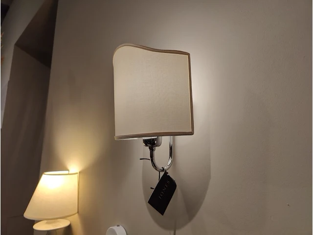 1 muurlamp aqua prestige river - wandlamp met witte halve kap - afbeelding 1 van  3