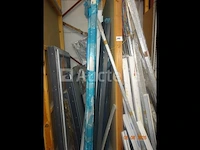 1 omlijsting van terrasdeuren, 3 grijze kaders, 1 set pvc-profielen, 1 set witte kaders, 1 groen blik met het merk gastrol - afbeelding 3 van  3