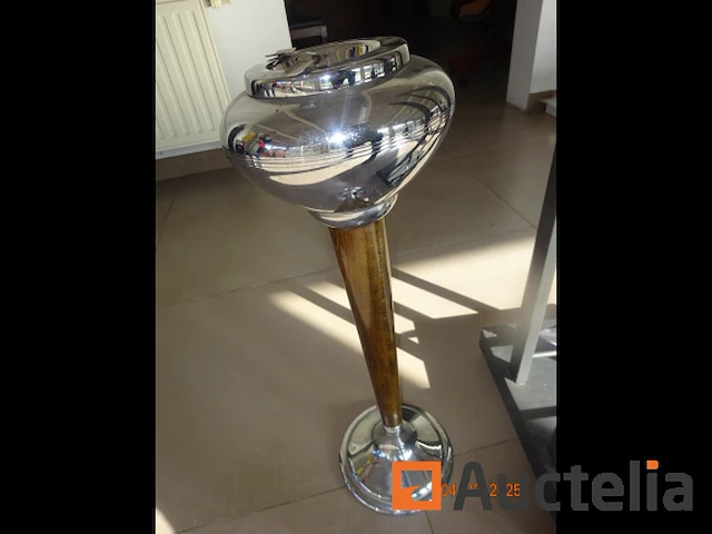 1 op wielen kledingdrager, 1 ashtray op art deco stand 60cm hoog - afbeelding 2 van  3