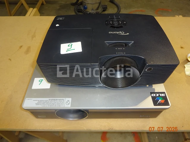 1 optoma dlp-projector, 1 sony cx 120-projector - afbeelding 1 van  2