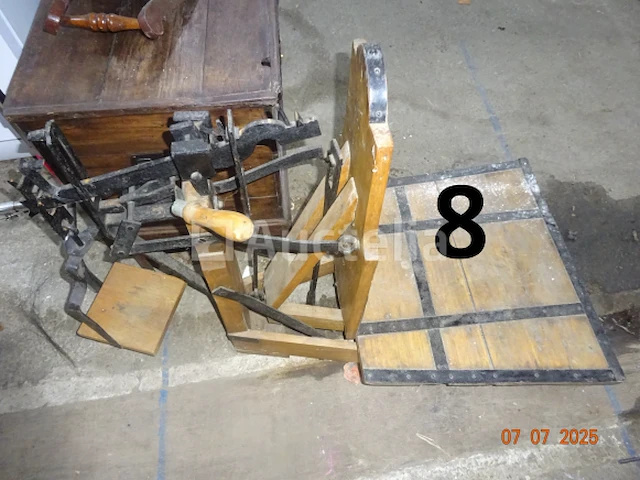 1 oude houten weegschaal, boerderij, voor het wegen van aardappelen met het opschrift jl - afbeelding 1 van  2