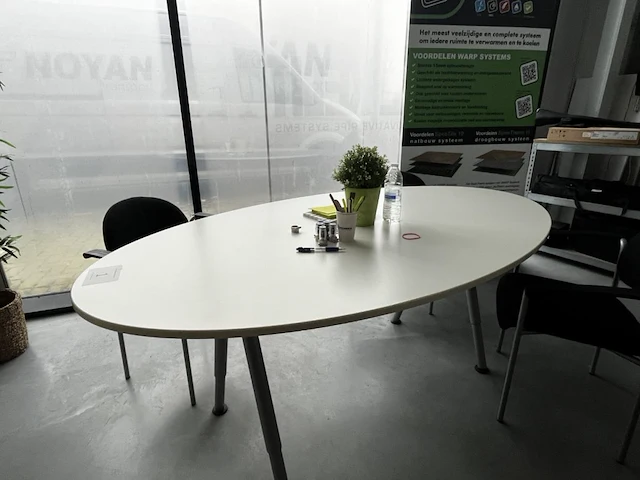 1 ovalen eettafel - afbeelding 2 van  6