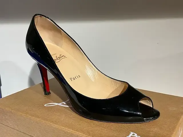 1 paar damesschoenen louboutin you you - afbeelding 1 van  4