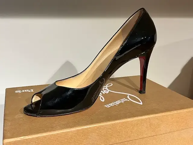 1 paar damesschoenen louboutin you you - afbeelding 2 van  4