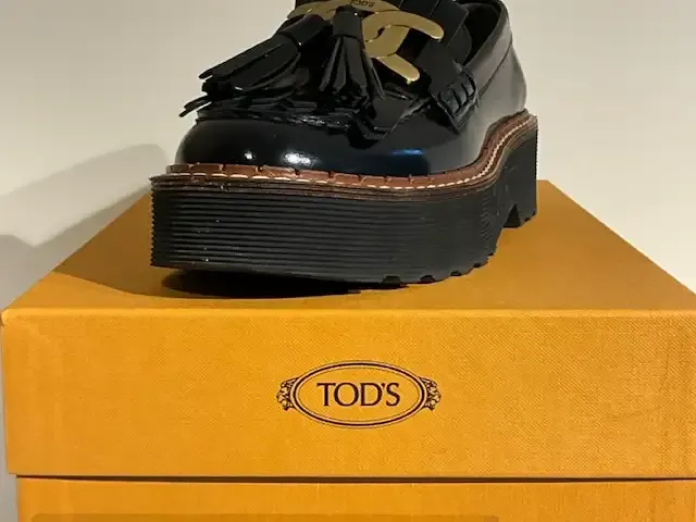 1 paar damesschoenen tod’s sha nero - afbeelding 2 van  2
