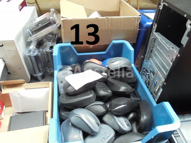 1 pakketlabelprinter van het merk brady bbp30 + nieuwe reservecartridges, 1 set diverse computermuizen, 1 aten-splitter in de originele doos in nieuwstaat, 1 hp computertoren - afbeelding 3 van  6