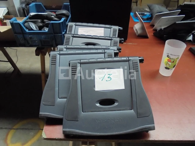 1 pakketlabelprinter van het merk brady bbp30 + nieuwe reservecartridges, 1 set diverse computermuizen, 1 aten-splitter in de originele doos in nieuwstaat, 1 hp computertoren - afbeelding 4 van  6