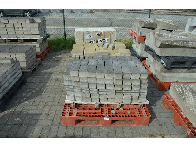 1 pallet bakstenen, 2 paletten klinkers ca. 14 m2 (zonder pvc paletten) - afbeelding 1 van  9