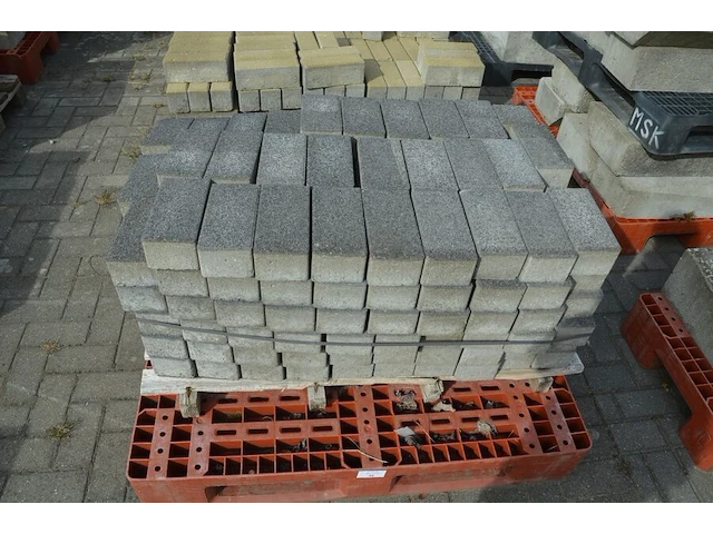 1 pallet bakstenen, 2 paletten klinkers ca. 14 m2 (zonder pvc paletten) - afbeelding 2 van  9