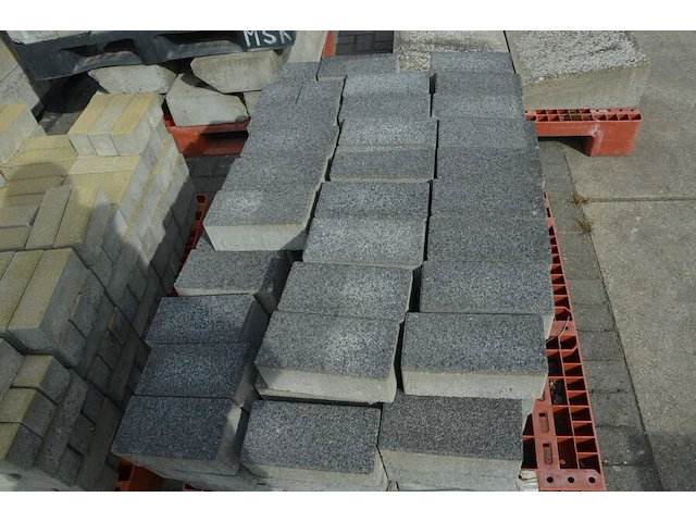 1 pallet bakstenen, 2 paletten klinkers ca. 14 m2 (zonder pvc paletten) - afbeelding 4 van  9