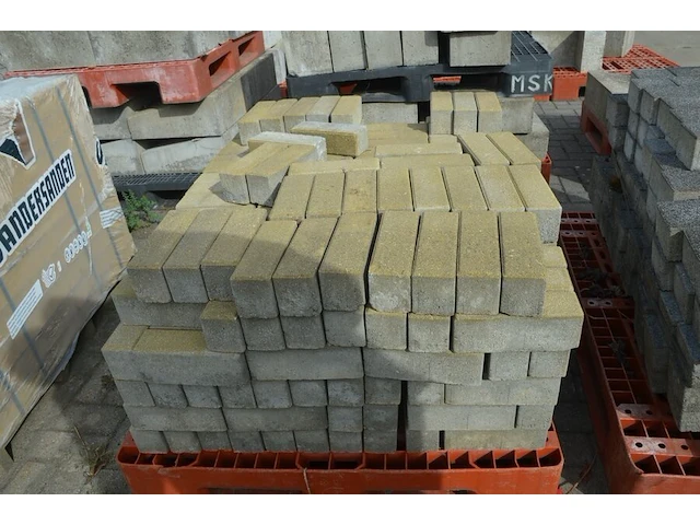 1 pallet bakstenen, 2 paletten klinkers ca. 14 m2 (zonder pvc paletten) - afbeelding 5 van  9