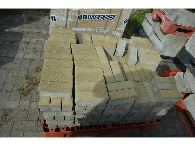 1 pallet bakstenen, 2 paletten klinkers ca. 14 m2 (zonder pvc paletten) - afbeelding 6 van  9