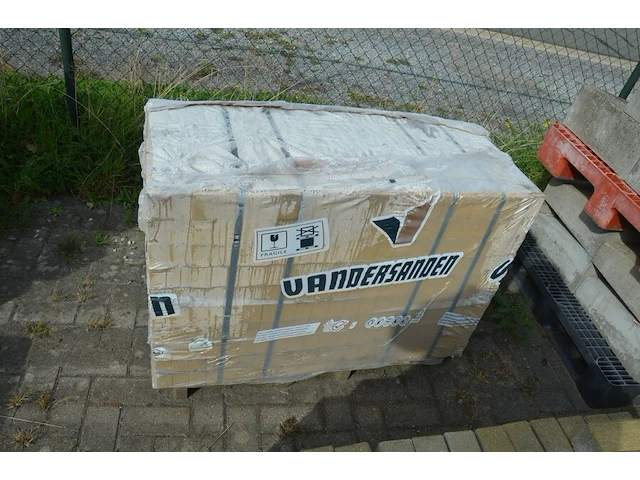 1 pallet bakstenen, 2 paletten klinkers ca. 14 m2 (zonder pvc paletten) - afbeelding 8 van  9