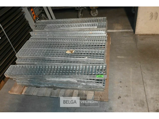 1 pallet galvaniseroosters - afbeelding 2 van  2