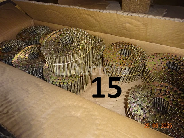 1 pallet inclusief een tiental dozen spijkers 65mm, 9000 st/doos, 15/f16/12eg2565ri - afbeelding 2 van  3