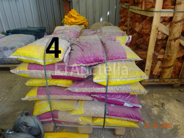 1 pallet met zakken van 40 x 15 kg pellets, premium holzpellets - afbeelding 1 van  1
