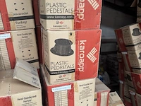 1 pallet verstelbare tegeldragers