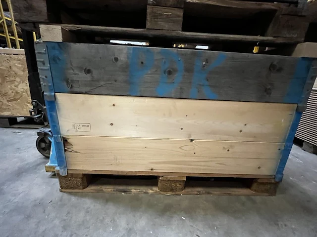 1 palletbak hinhoudend werftrap leuninghouders - afbeelding 1 van  9