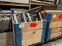 1 palletbak inhoudende schoorstatieven - afbeelding 1 van  3