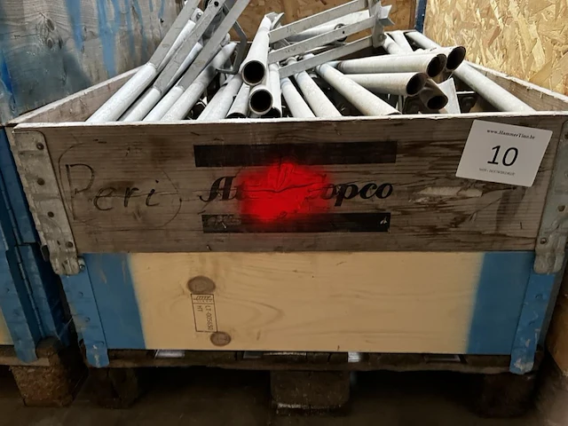 1 palletbak inhoudende schoorstatieven - afbeelding 1 van  3